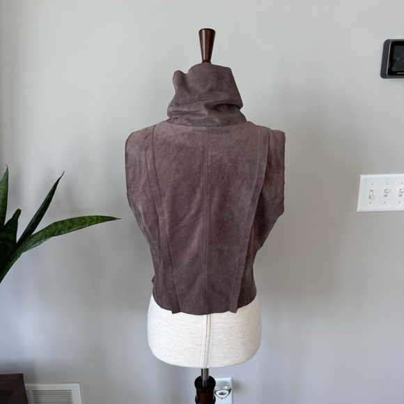 BCBGMAXAZRIA Fabian Raw Edge Faux Suede Vest in Gray Dusk - Picture 7 of 11